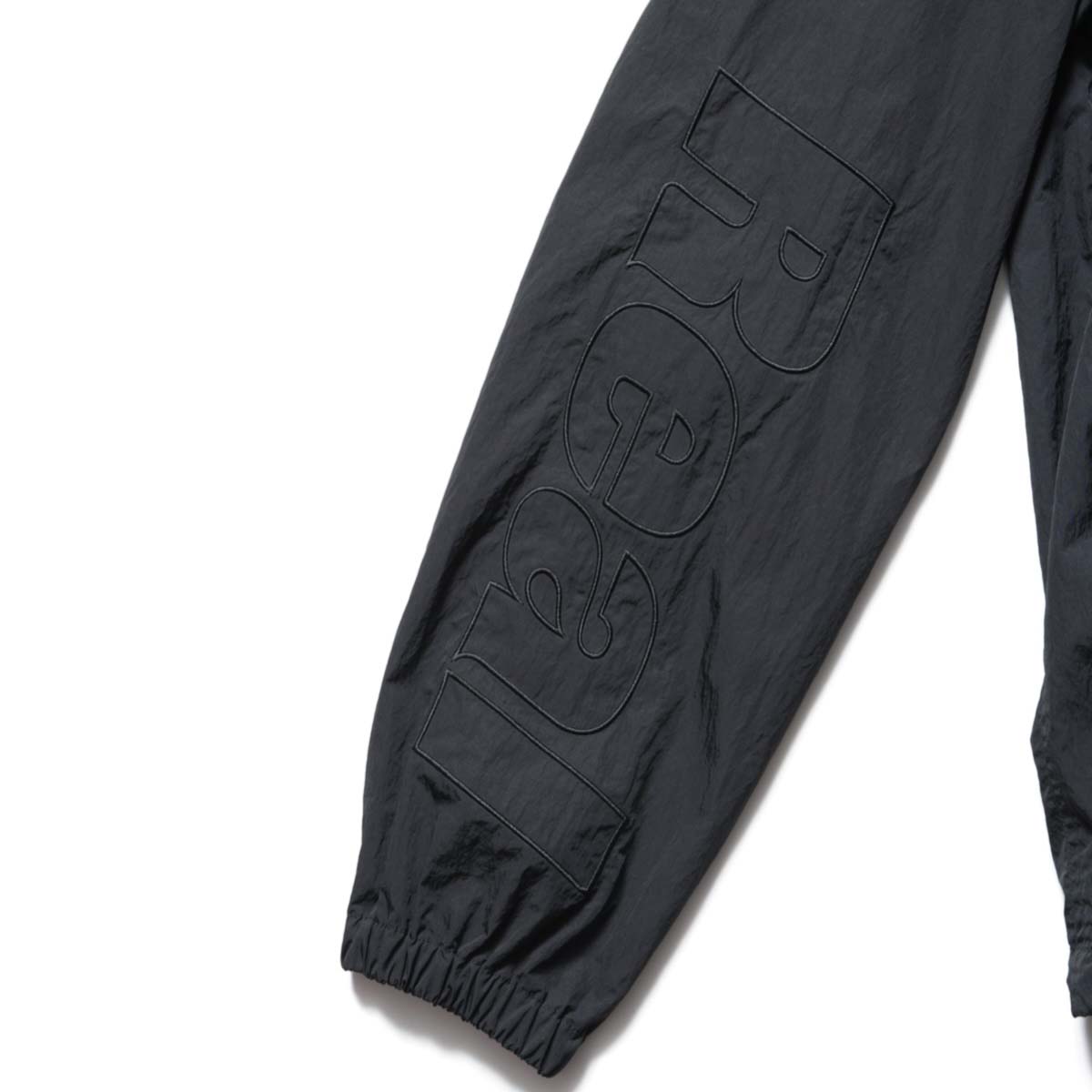 F.C.Real Bristol / BIG LOGO NYLON STAND COLLAR BLOUSON (Black)